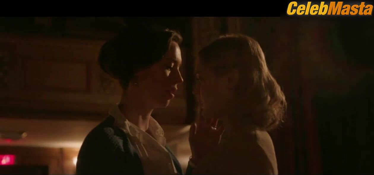 Bella Heathcote Rebecca Hall And ’s Lesbian Scene In - Photo 1 of 5