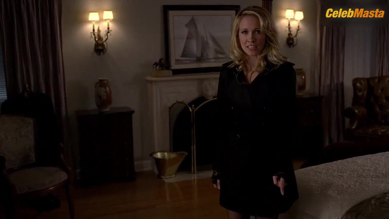 Anna Camp ’s Tits, Underwear Scene In True Blood - Photo 1 of 5