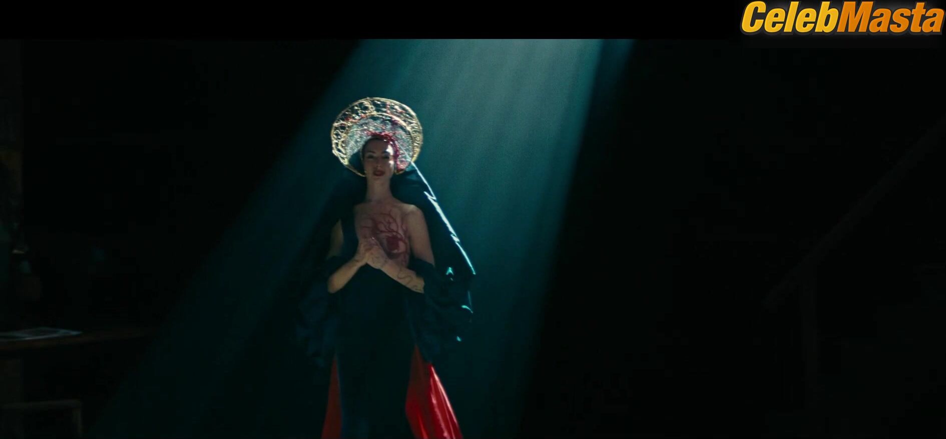 Anne Hathaway ’s Sexy Scene From Mother Mary - Photo 5 of 5