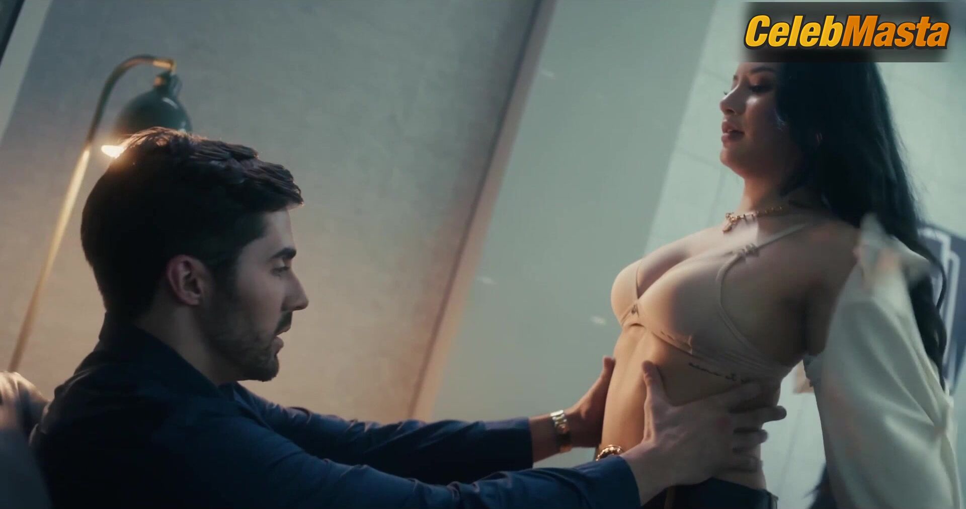 Arah Alonzo ’s Tits Scene In Kandungan - Photo 2 of 5