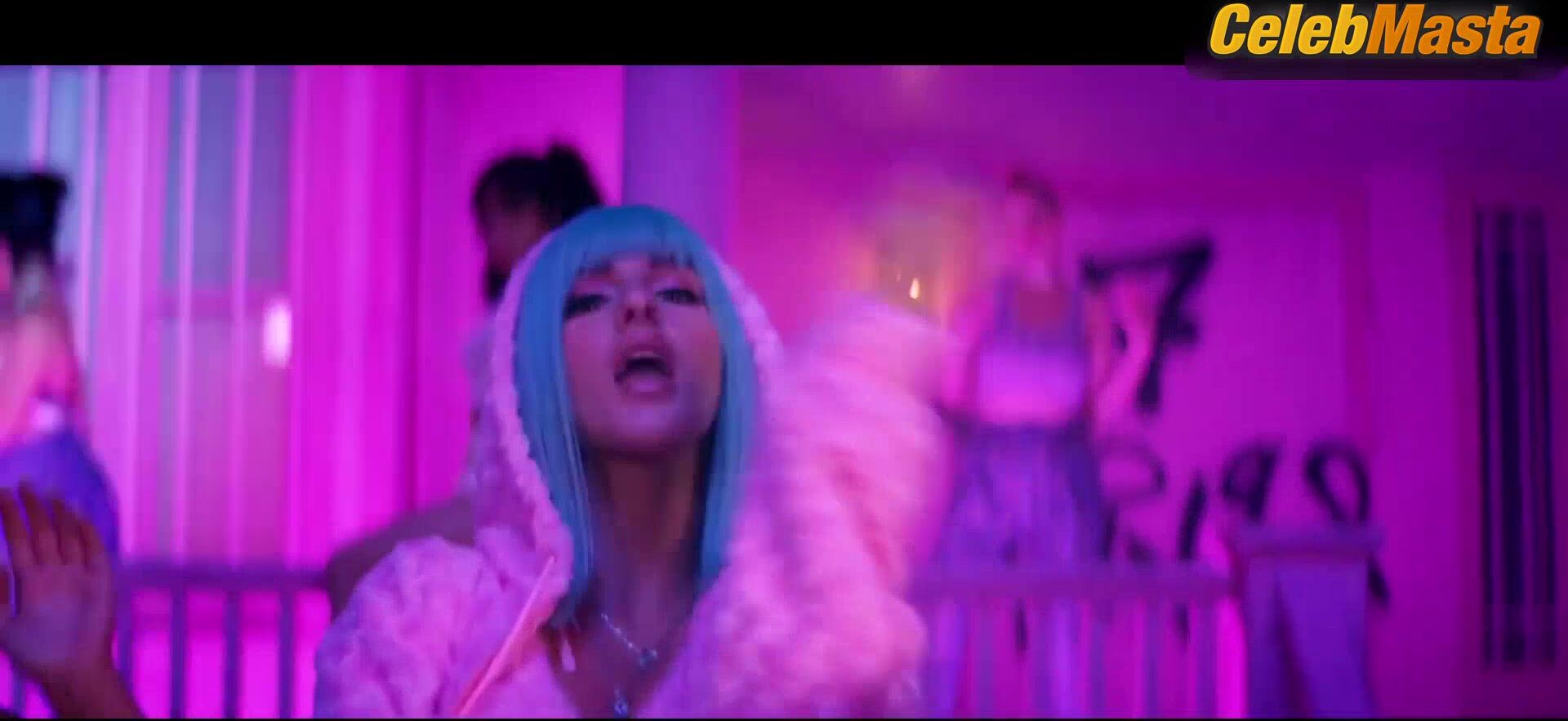 Ariana Grande Sexy Scene From 7 Rings - Photo 3 of 5 photo 4