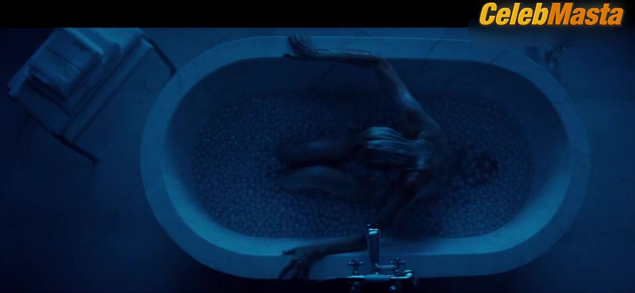 Charlize Theron Bares Boobs, Butt Scene In Atomic Blonde - Photo 2 of 5 photo 1
