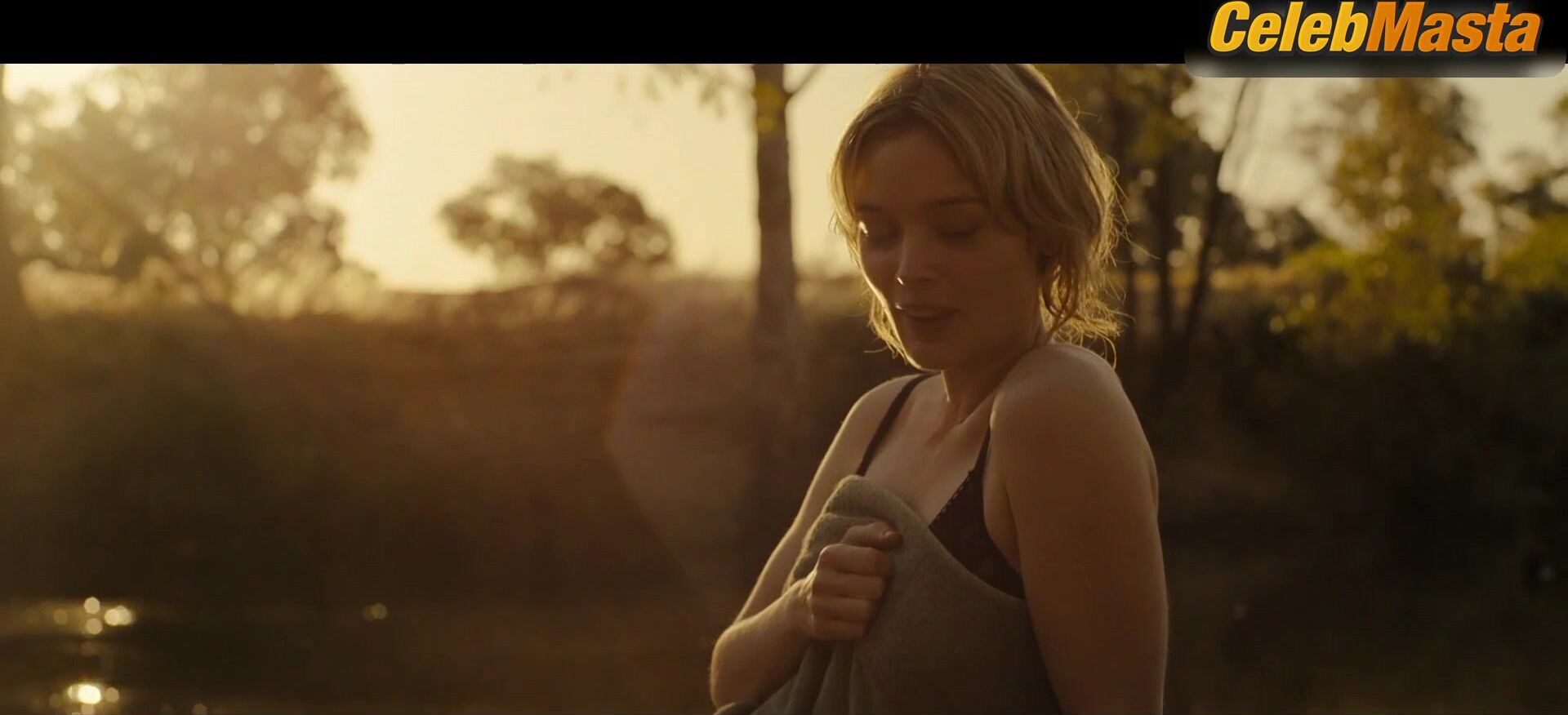 Bella Heathcote Bares All In Scrublands Scene - Photo 2 of 5 photo 1
