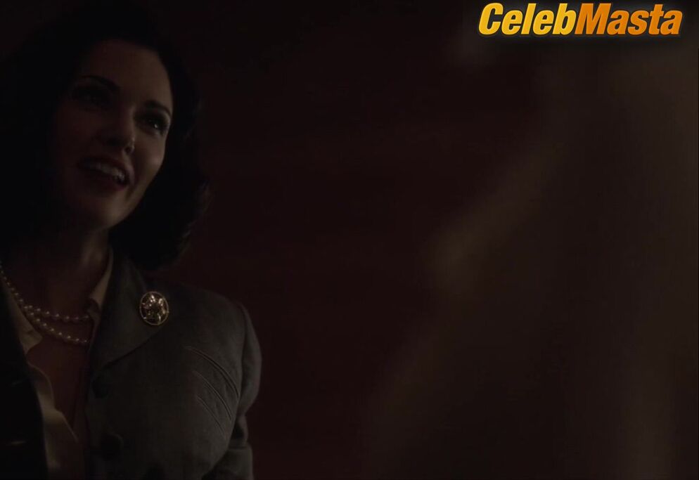 Bella Heathcote And Laura Mennell Share A Lesbian Scene In - Photo 2 of 5