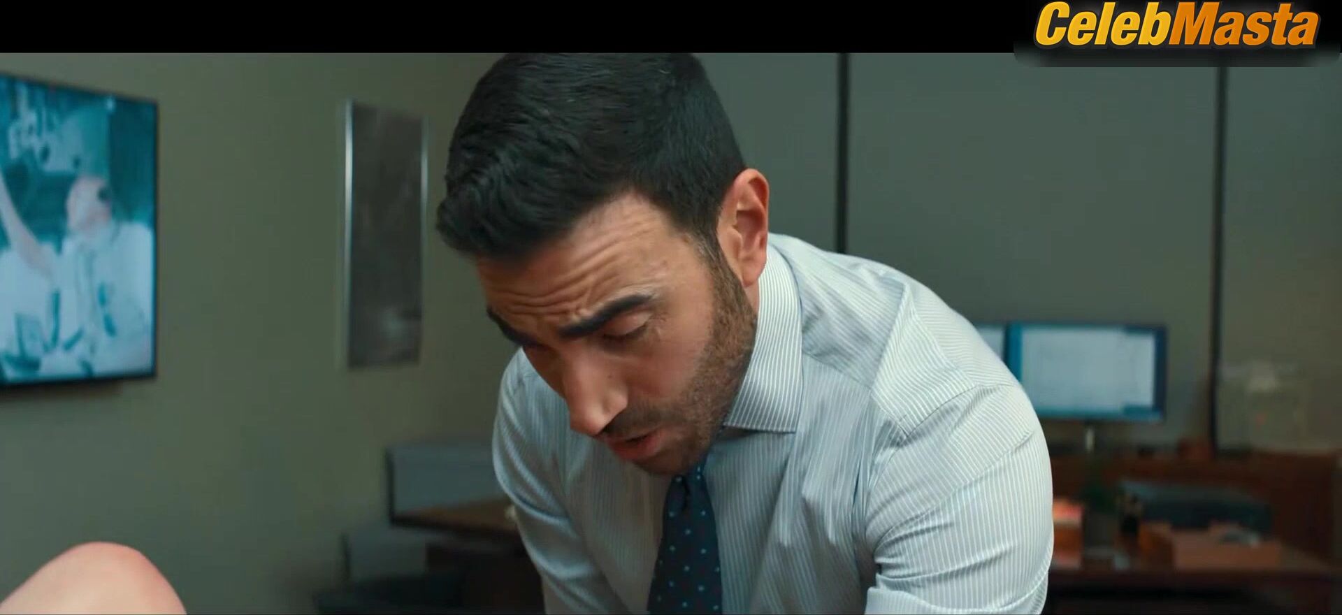 Betty Gilpin ’s Bush, Prosthetic Scene In Office - Photo 1 of 5 photo 5