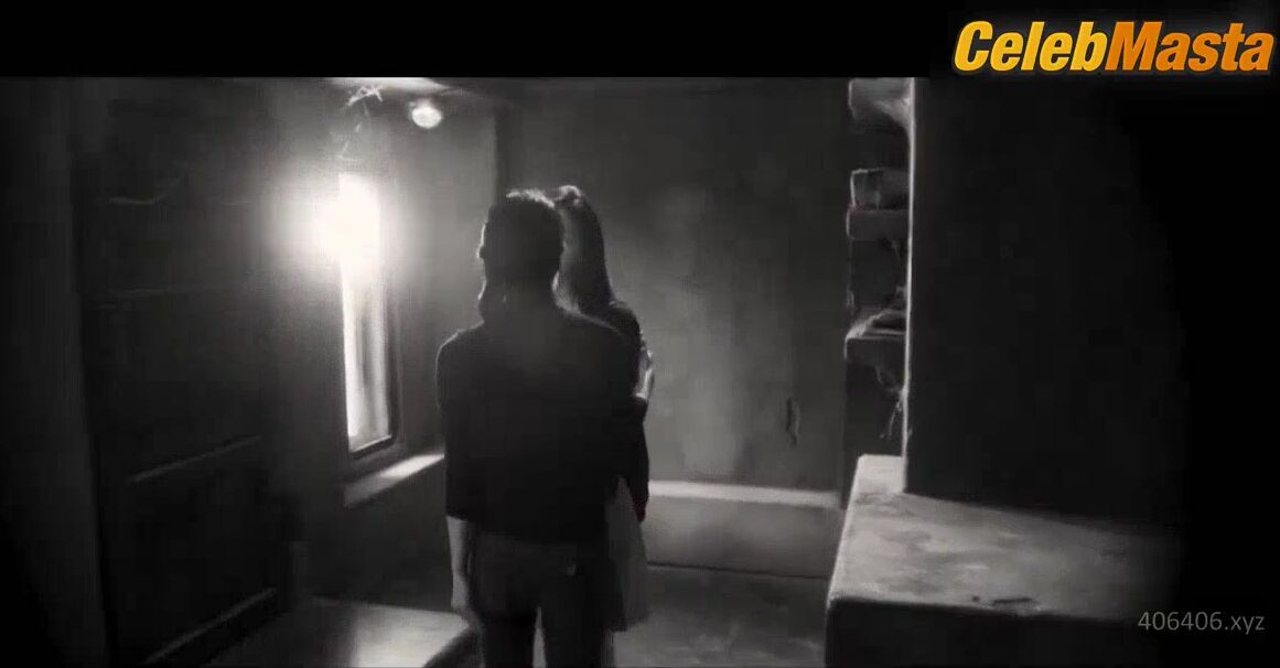 Cho Yeo-jeong ’s Lesbian Scene In The Hidden Face - Photo 1 of 5