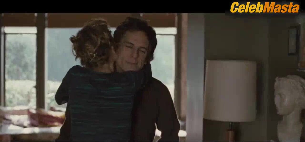 Brie Larson And Juno Temple Swimsuit Scene From Greenberg - Photo 2 of 5 photo 1