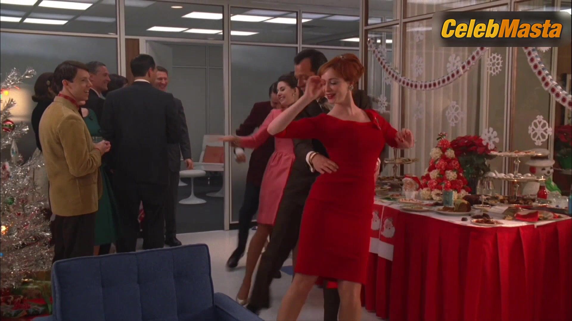Christina Hendricks Steamy Scene In Mad Men - Photo 2 of 5 photo 1