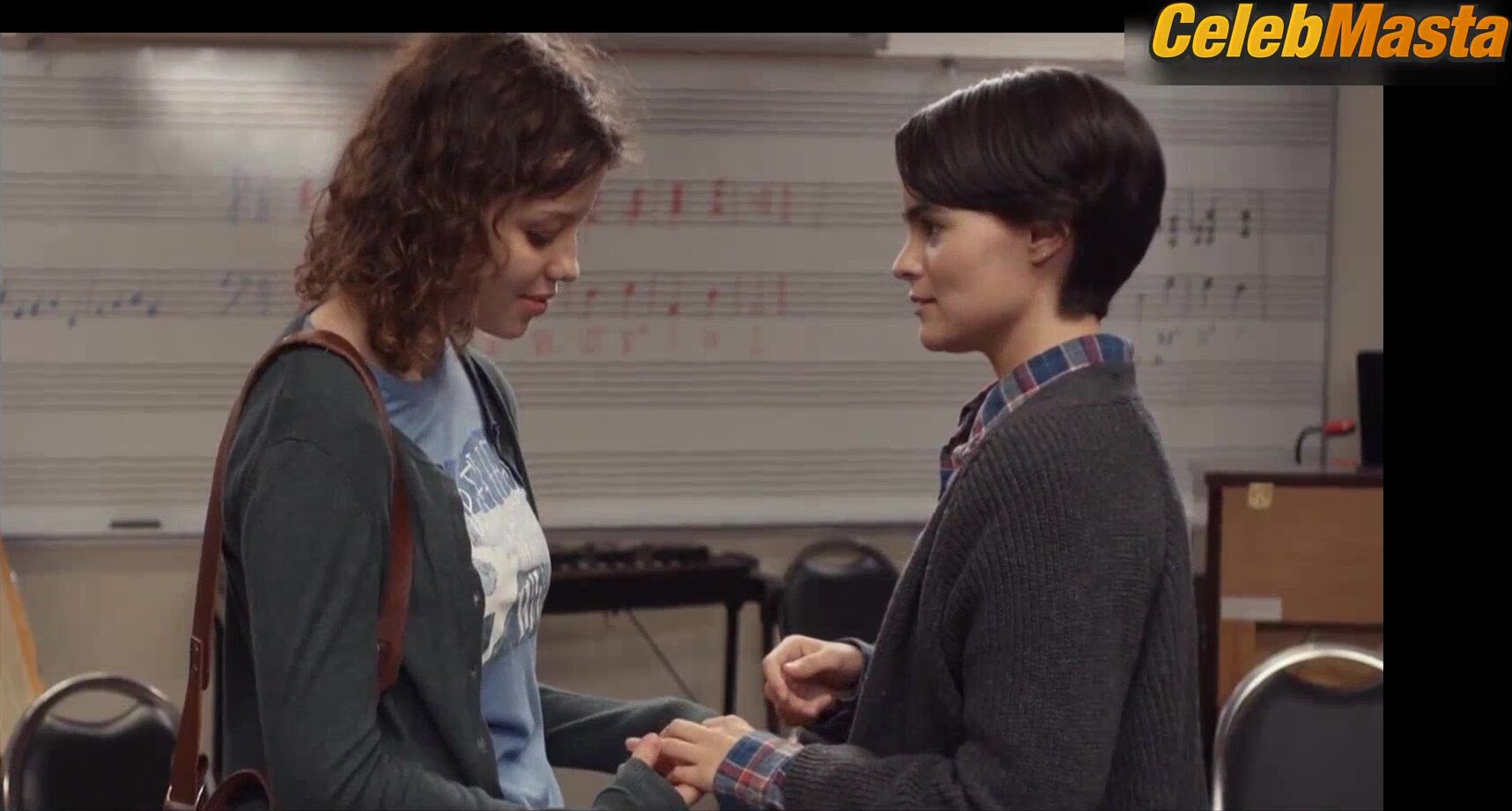 Brianna Hildebrand Chloe Levine And Lesbian Scene From Trinkets - Photo 1 of 5 photo 2