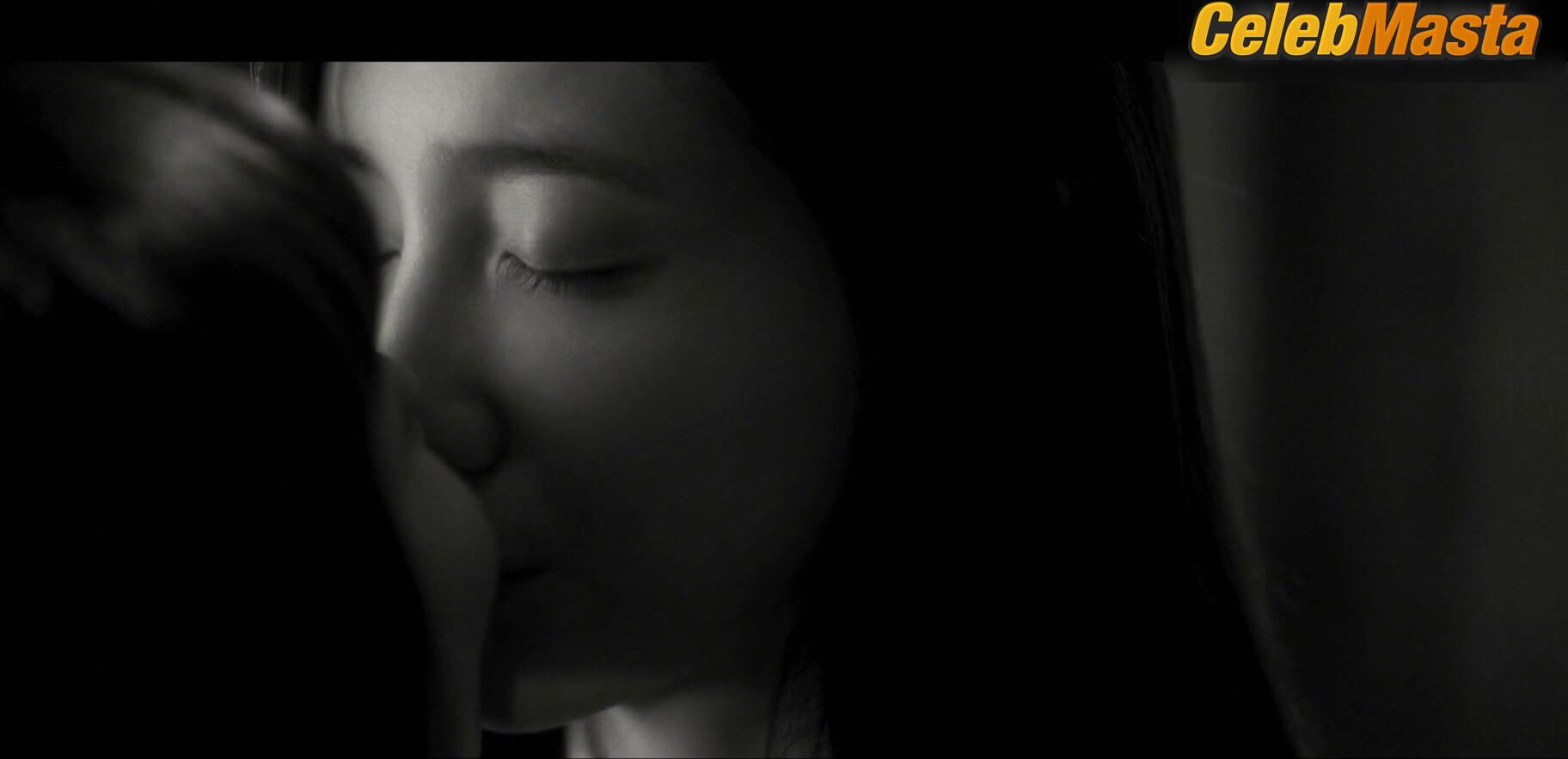 Cho Yeo-jeong And Park Ji-hyun Get Intimate In Scene From - Photo 3 of 5 photo 4