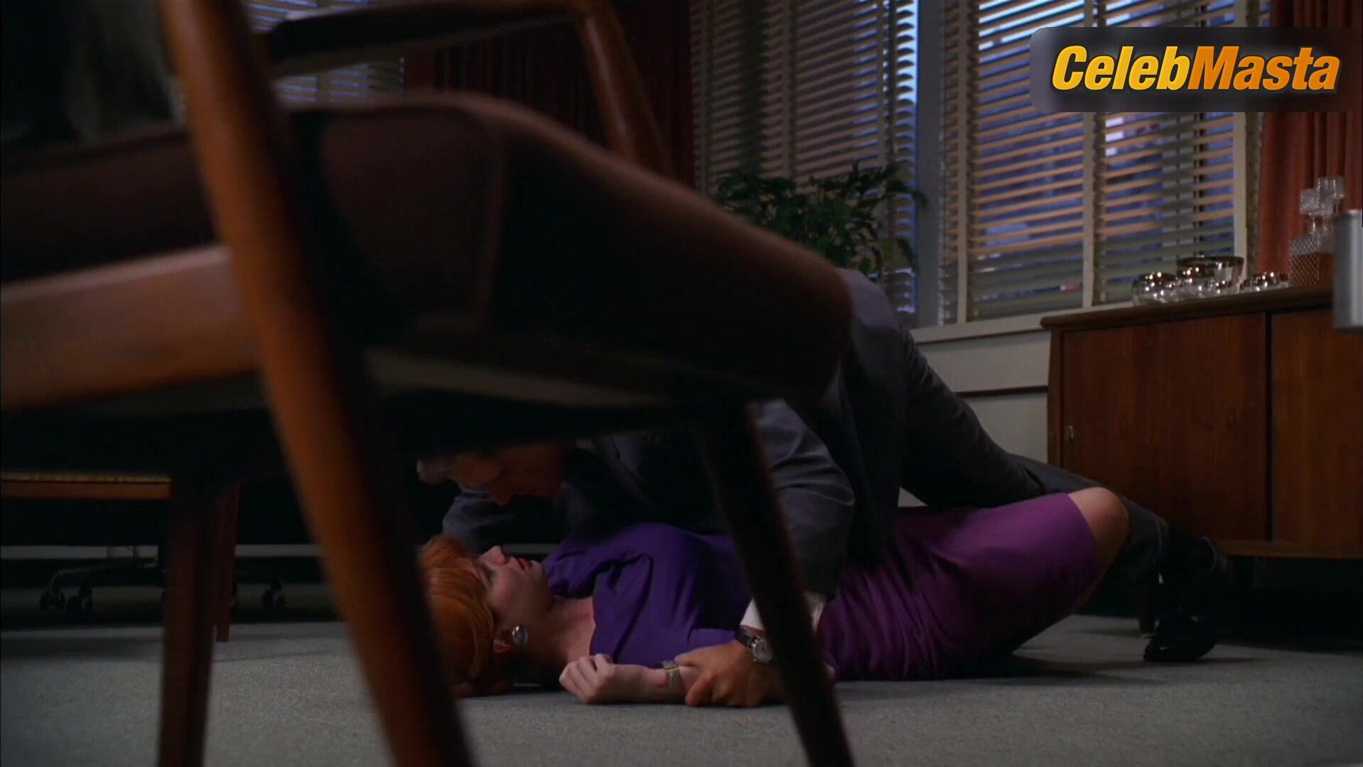 Christina Hendricks Hot Scene In Mad Men - Photo 2 of 5 photo 1