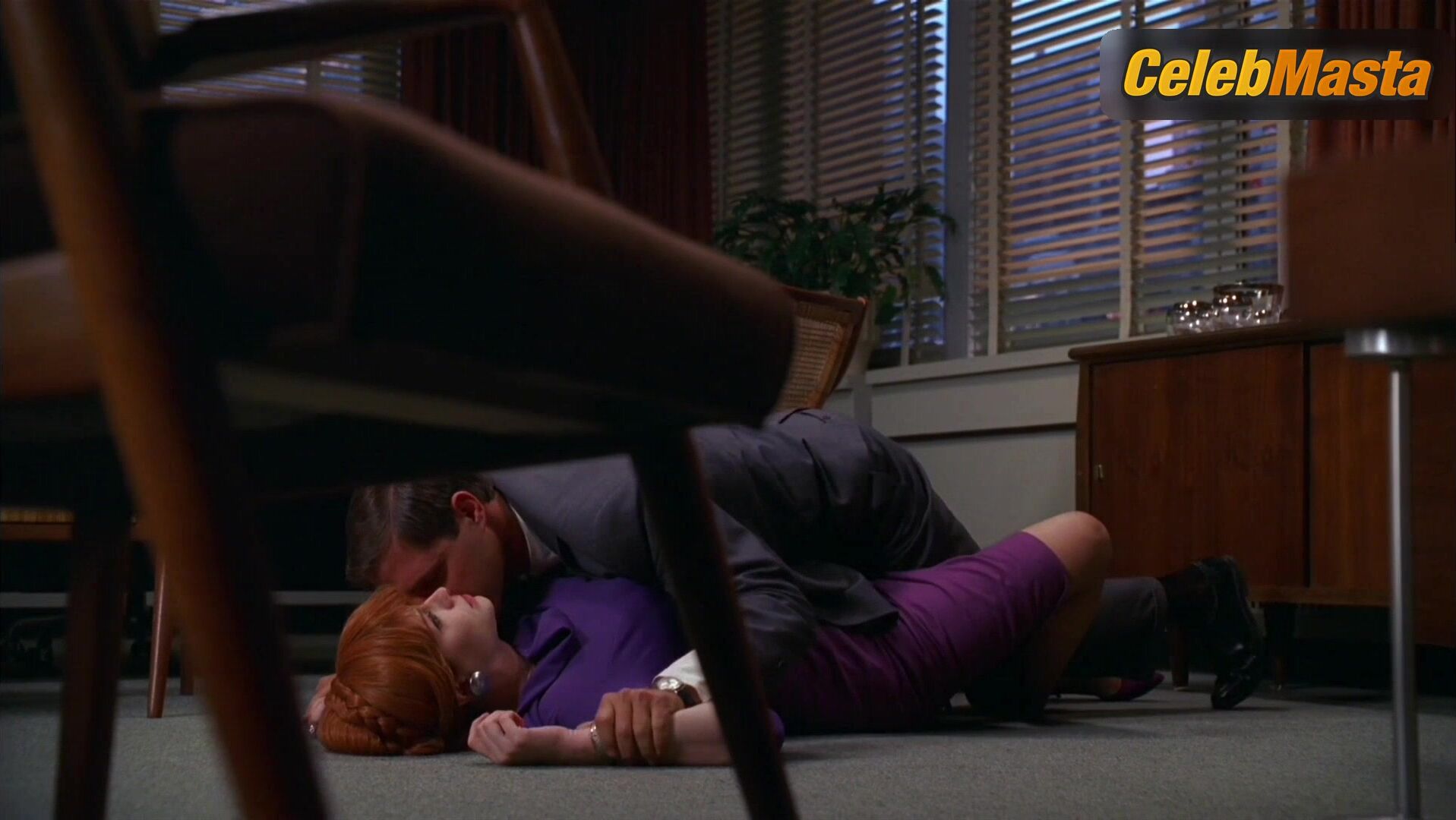 Christina Hendricks Hot Scene In Mad Men - Photo 2 of 5