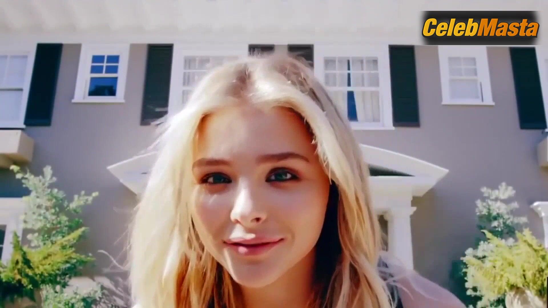 Chloe Grace Moretz ’s Boobs Scene In All About Boobs! - Photo 1 of 5