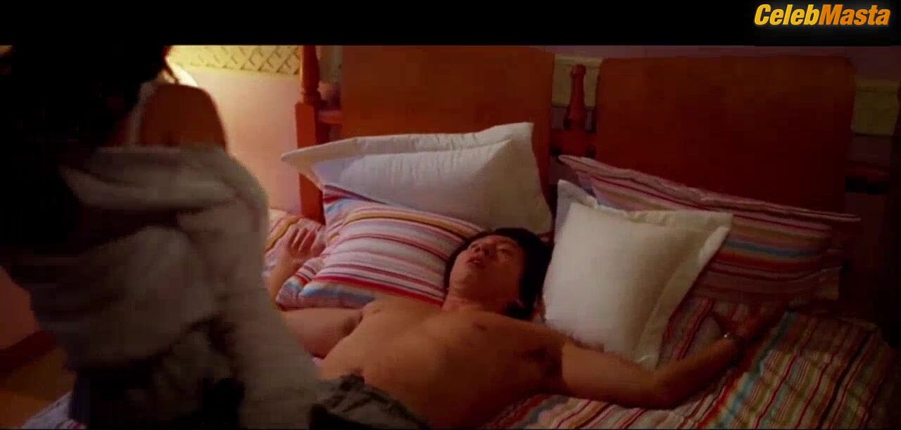 Cho Yeo-jeong ’s Underwear Scene From Vampire Cop - Photo 2 of 5