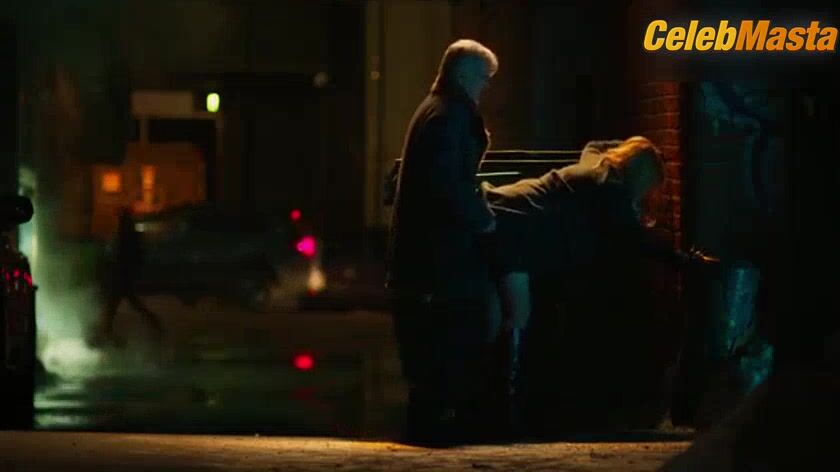 Christina Hendricks Tits Scene From Bad Santa 2 - Photo 2 of 5 photo 4