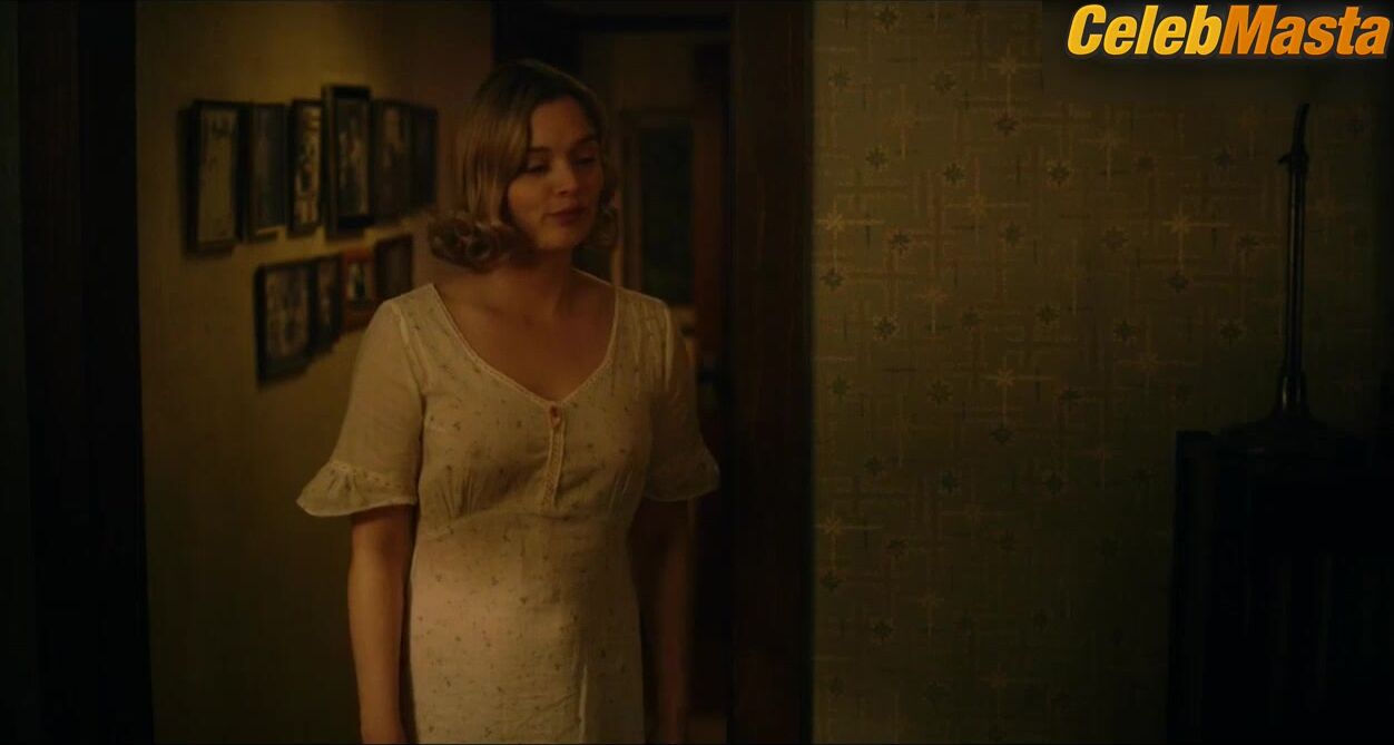Bella Heathcote ’s Sexy Scene In Strange Angel - Photo 3 of 5 photo 2