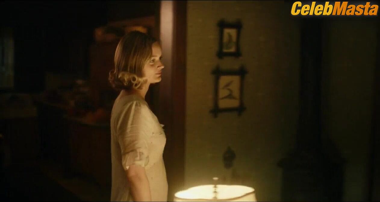 Bella Heathcote ’s Sexy Scene In Strange Angel - Photo 3 of 5 photo 4