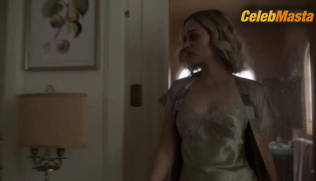 Bella Heathcote And Laura Mennell’s Lesbian Scene From - Photo 2 of 5 photo 1