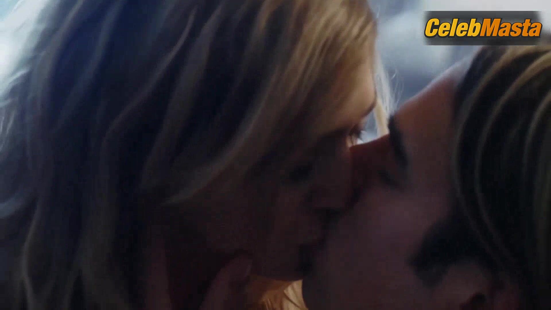 Lizzy Caplan ’s Sexy Scene From Love Is The Drug - Photo 2 of 5 photo 5