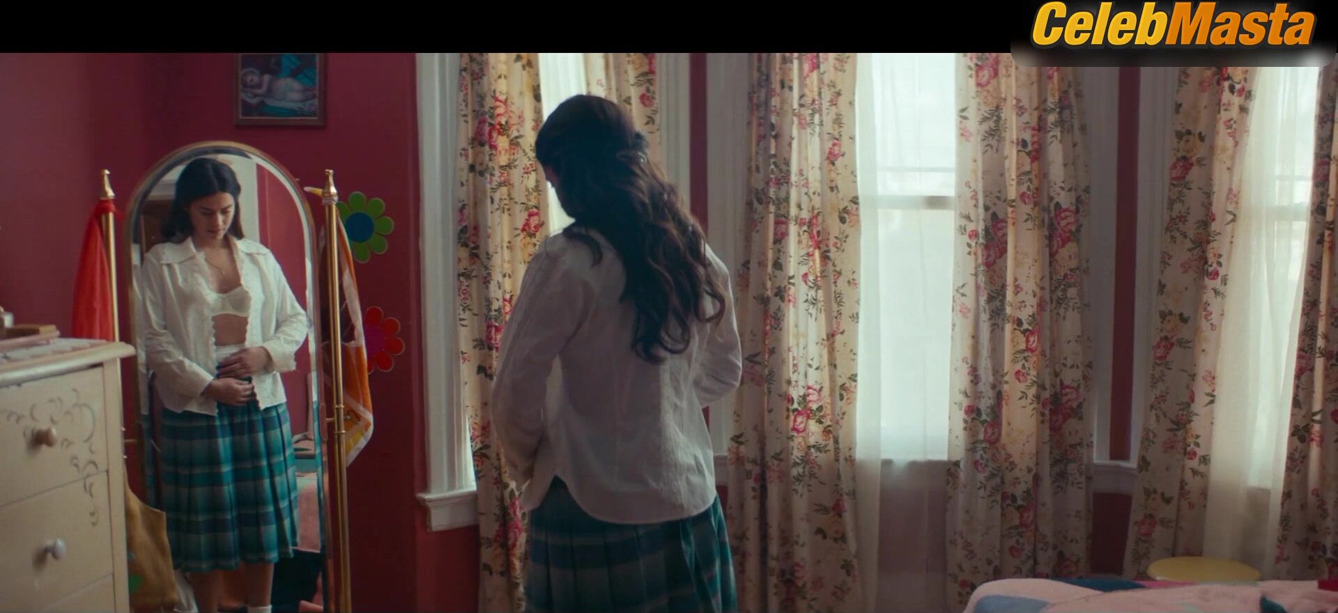 Lorenza Izzo ’s Underwear Scene From Women Is Losers - Photo 1 of 5 photo 2