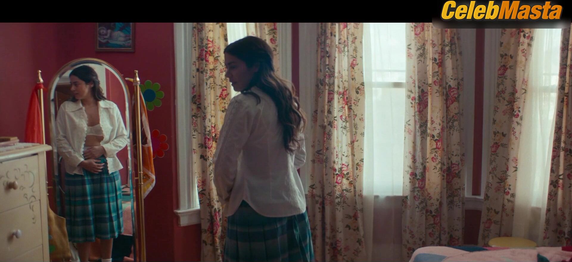 Lorenza Izzo ’s Underwear Scene From Women Is Losers - Photo 1 of 5 photo 4
