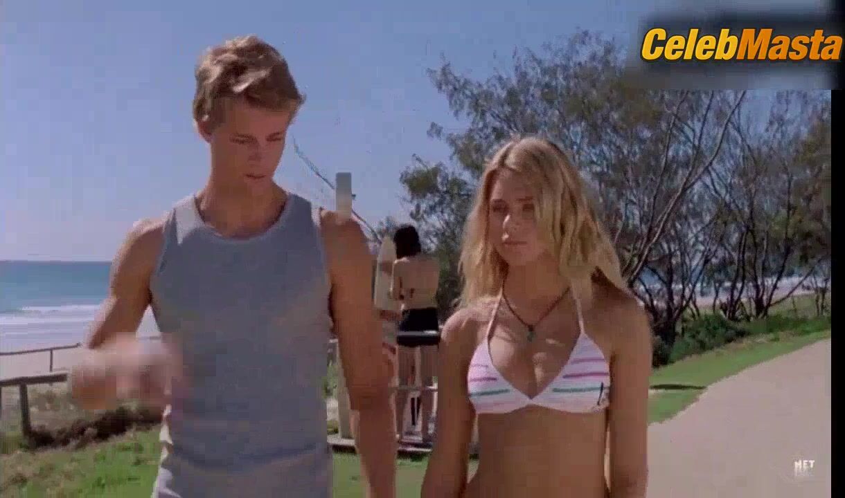 Lucy Insien ’s Swimsuit Scene In Spitting Ldam - Photo 1 of 5 photo 2