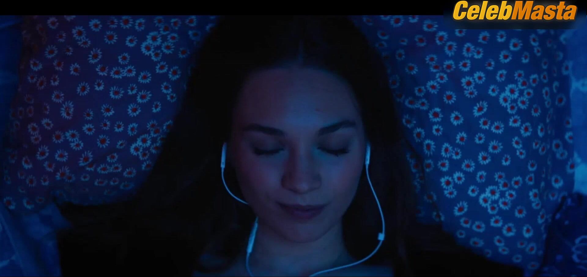 Maddie Ziegler Sexy Scene From Fitting In - Photo 1 of 5 photo 4