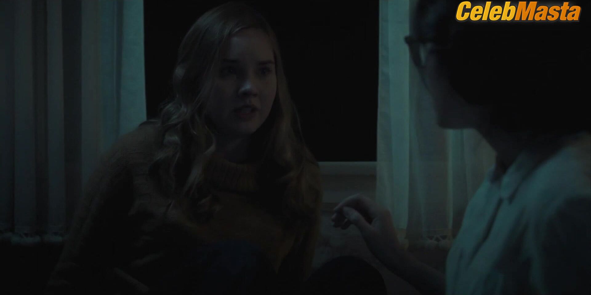 Kara Hayward Liana Liberato And ’s Lesbian Scene - Photo 1 of 5 photo 4