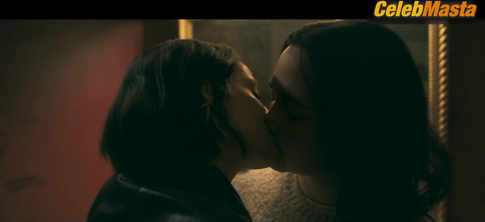Lily Gladstone And Riley Keough Lesbian Scene From Under - Photo 2 of 5