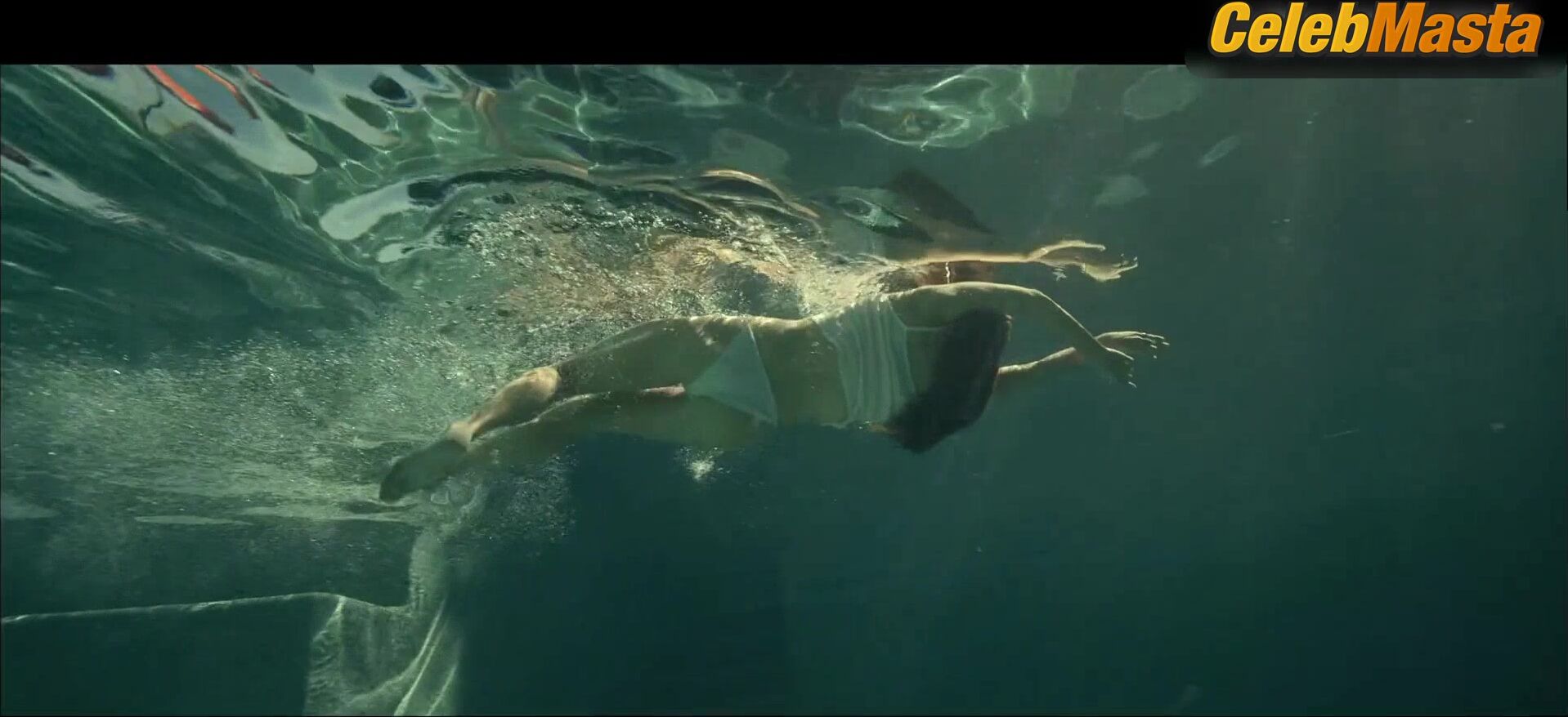 Riley Keough Underwear Moment In Daisy Jones & The - Photo 1 of 5