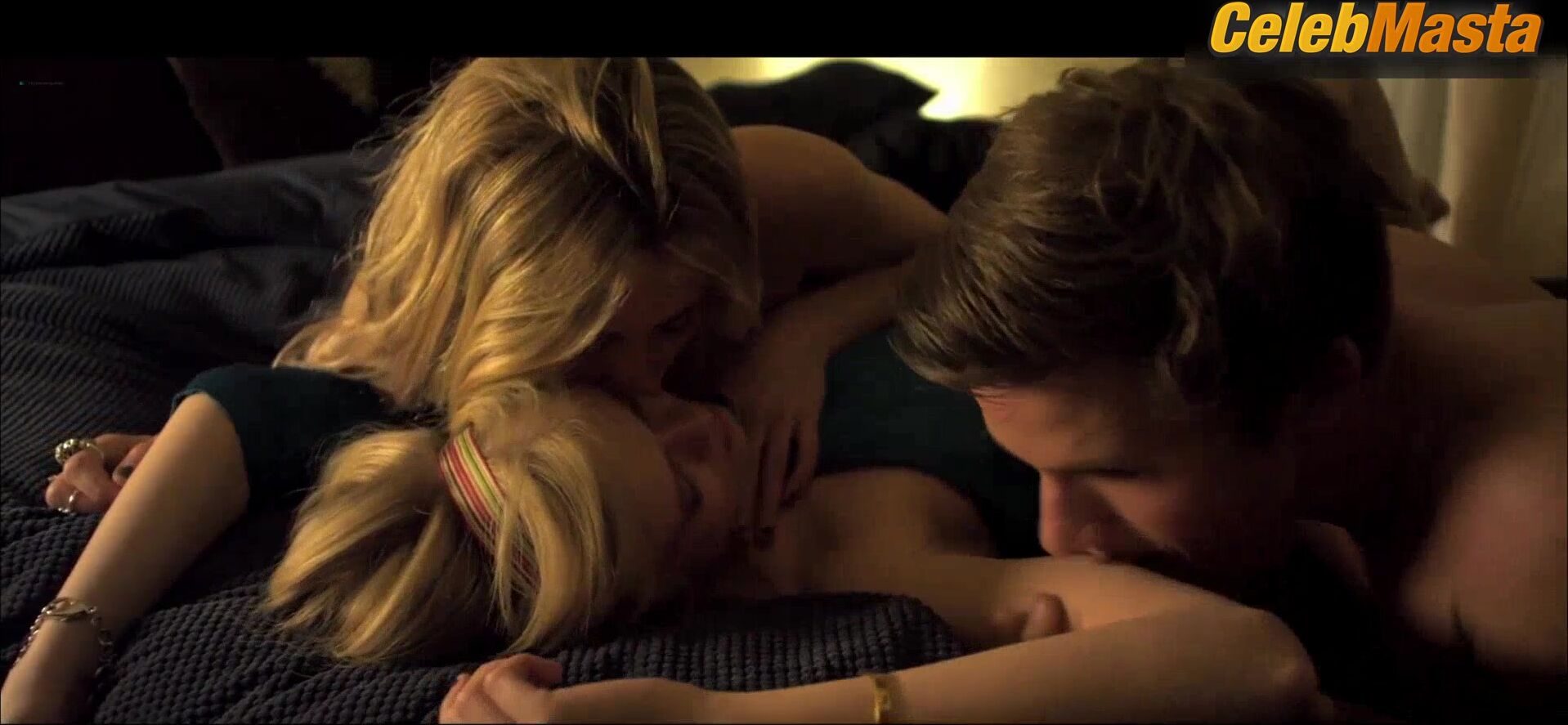 Gillian Zinser Sara Paxton, , Stephanie Simbari And Jackie - Photo 1 of 5 photo 5