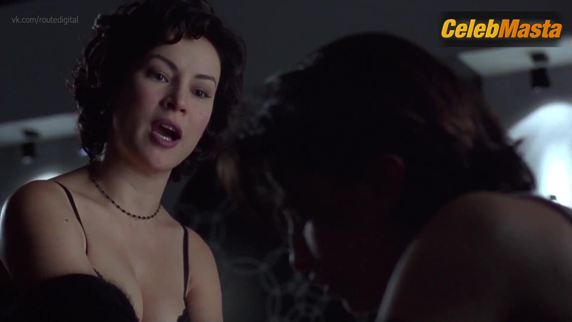 Gina Gershon Jennifer Tilly And ’s Sexy Scene From - Photo 2 of 5