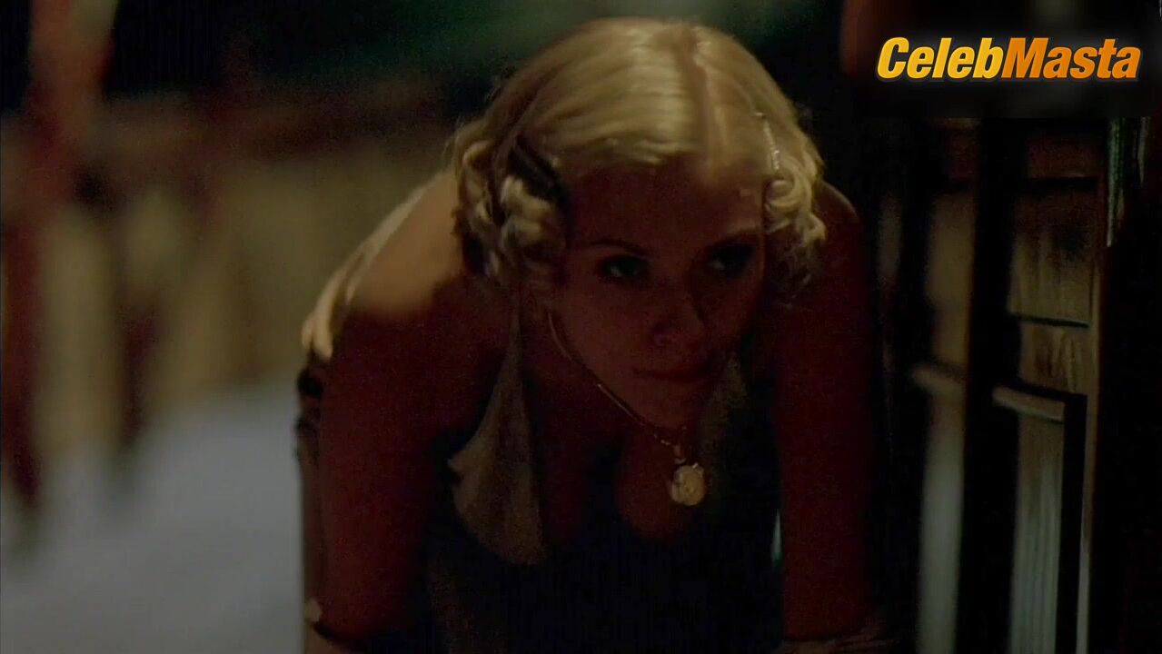 Scarlett Johansson Tits Scene From A Good Woman - Photo 2 of 5