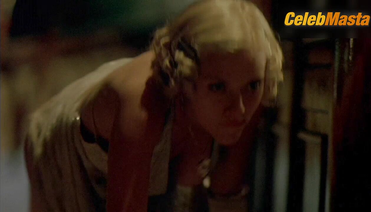 Scarlett Johansson Tits Scene From A Good Woman - Photo 2 of 5 photo 4