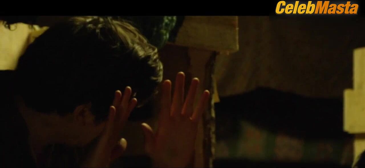 Selena Gomez Sexy Scene From In Dubious Battle - Photo 2 of 5 photo 4