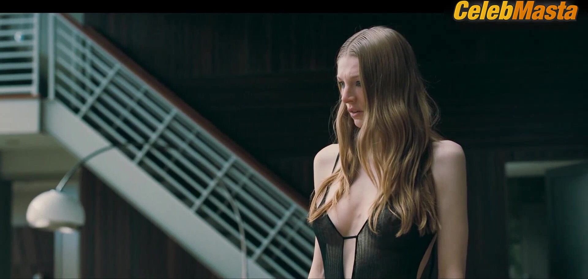 Hunter Schafer ’s Racy Scene In Euphoria - Photo 2 of 5