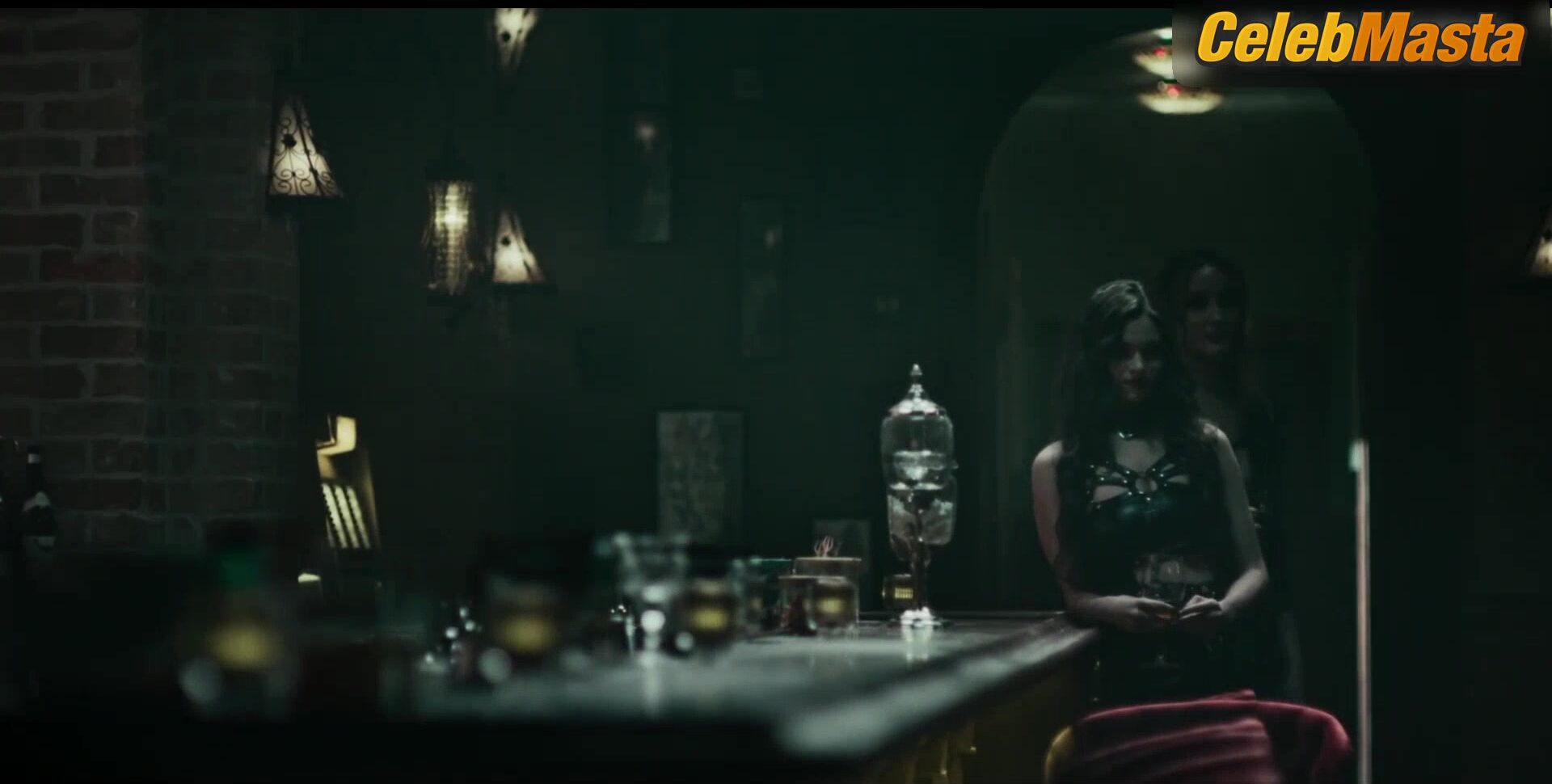 India Eisley Sarah Dumont And Tits Scene From Vampires Of - Photo 1 of 5