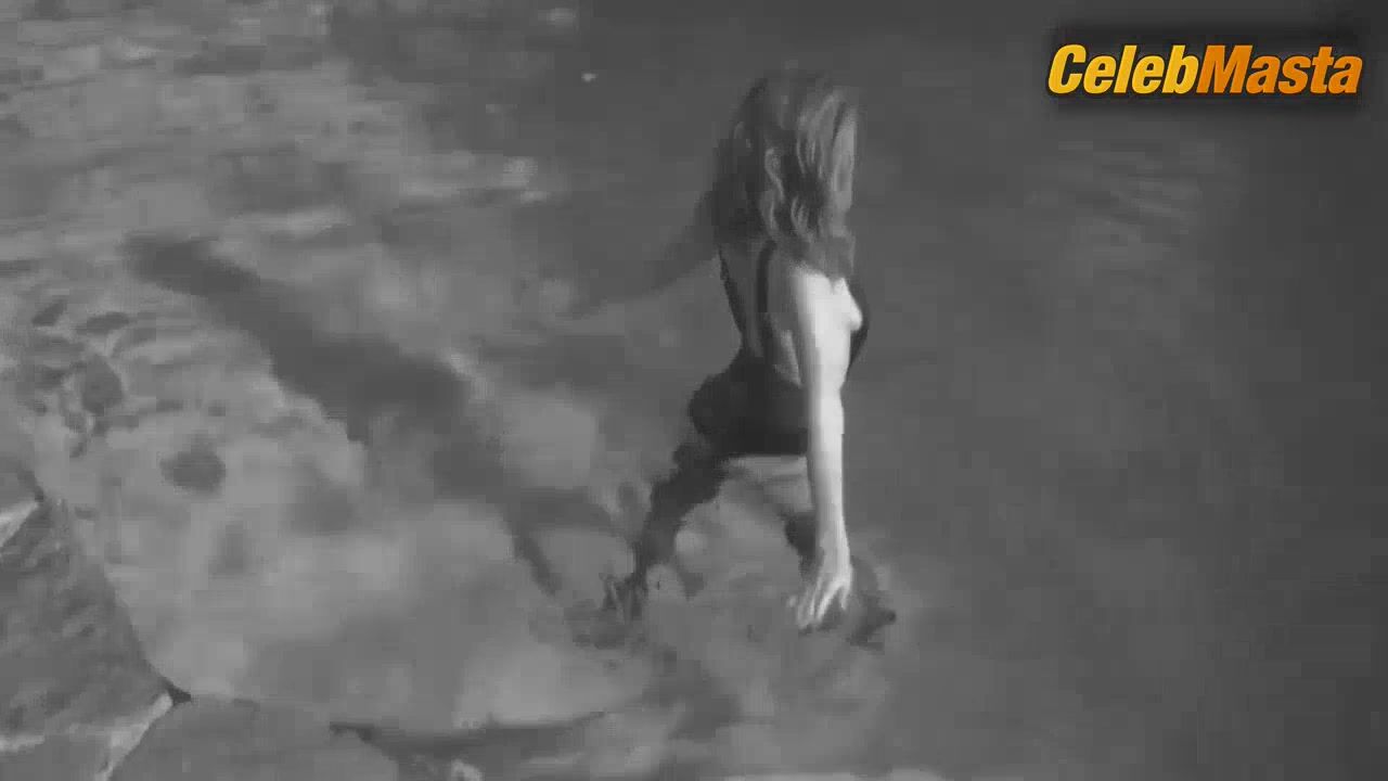 Miranda Kerr ’s Sexy Scene In Love Advent Calendar - Photo 1 of 5 photo 4