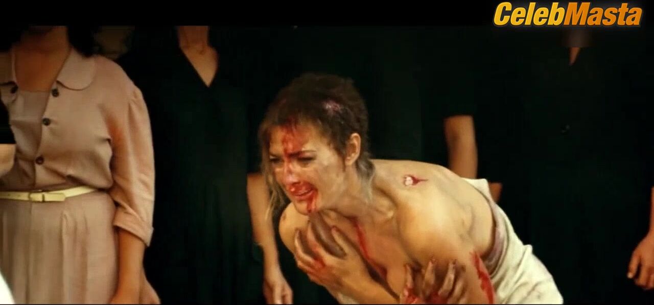 Monica Bellucci Tits And Bush Scene From Malena - Photo 3 of 5 photo 4
