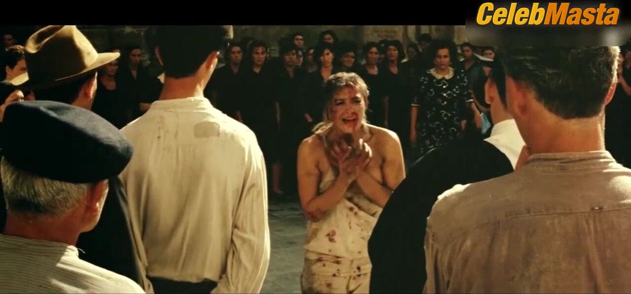 Monica Bellucci Tits And Bush Scene From Malena - Photo 3 of 5 photo 5