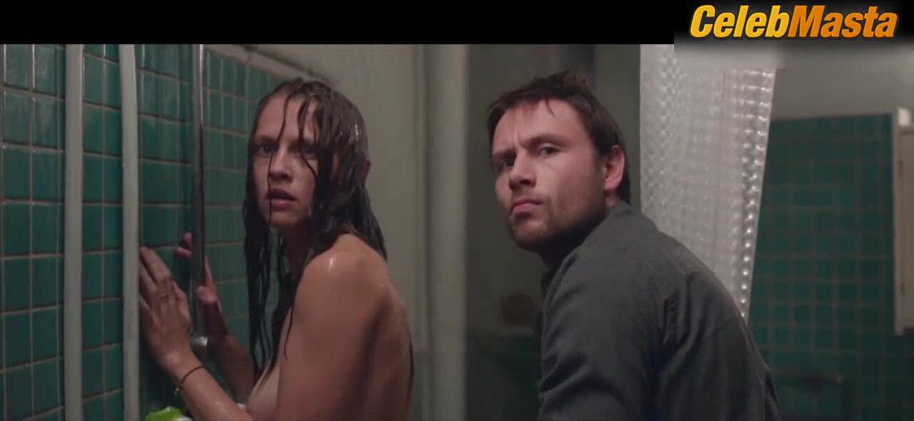 Teresa Palmer Boobs Scene In Berlin Syndrome - Photo 2 of 5