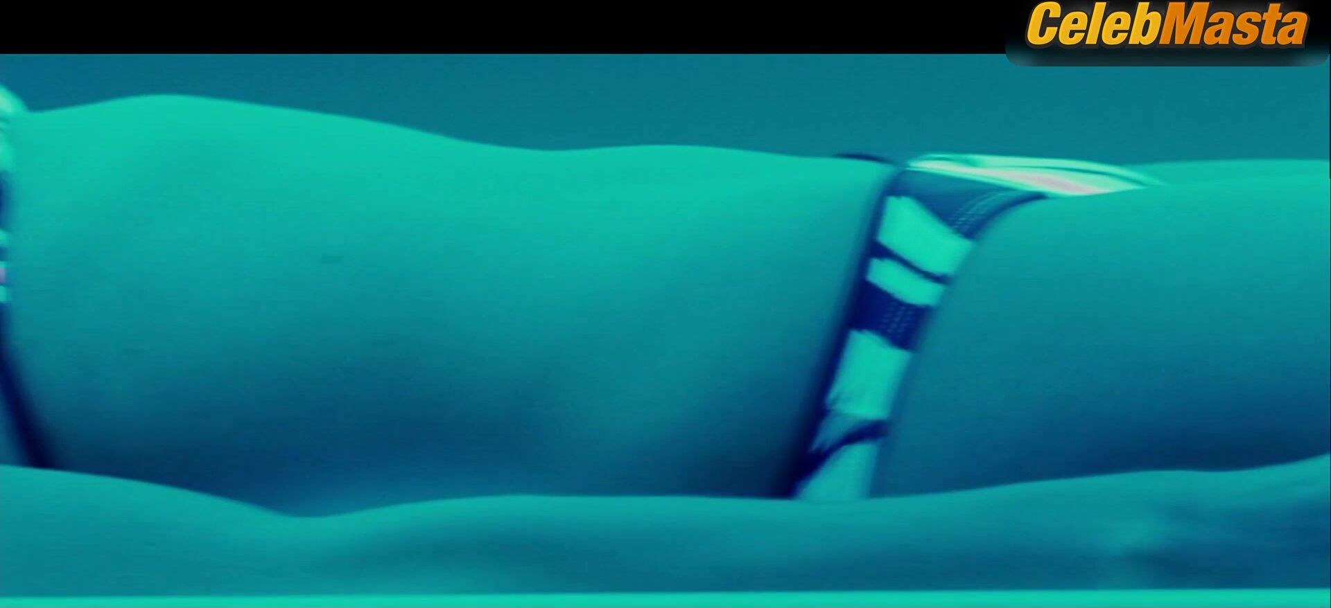 Teresa Palmer Swimsuit Scene From Take Me Home Tonight - Photo 1 of 5 photo 4