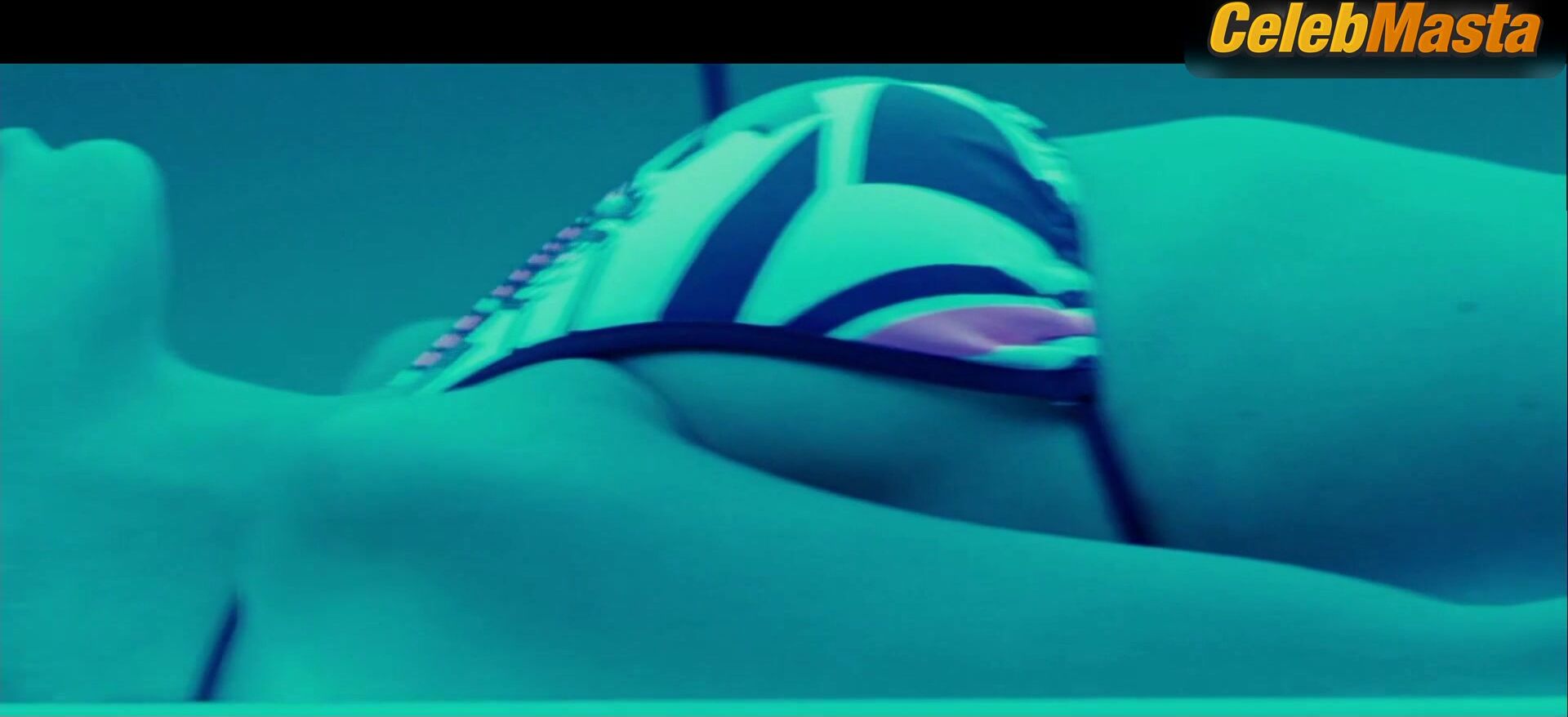 Teresa Palmer Swimsuit Scene From Take Me Home Tonight - Photo 1 of 5 photo 5