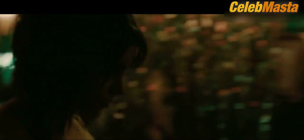 Vanessa Hudgens Underwear Scene From The Frozen Ground - Photo 1 of 5