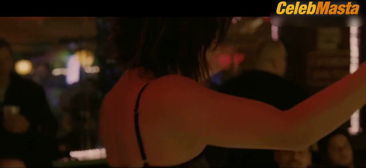 Vanessa Hudgens Underwear Scene From The Frozen Ground - Photo 1 of 5 photo 2
