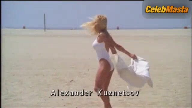 Pamela Anderson ’s Sexy Moment In V.i.p. Wait, - Photo 1 of 5 photo 4