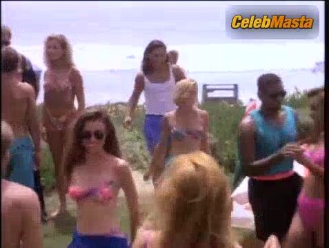 Pamela Anderson ’s Swimsuit Scene In Baywatch - Photo 2 of 5