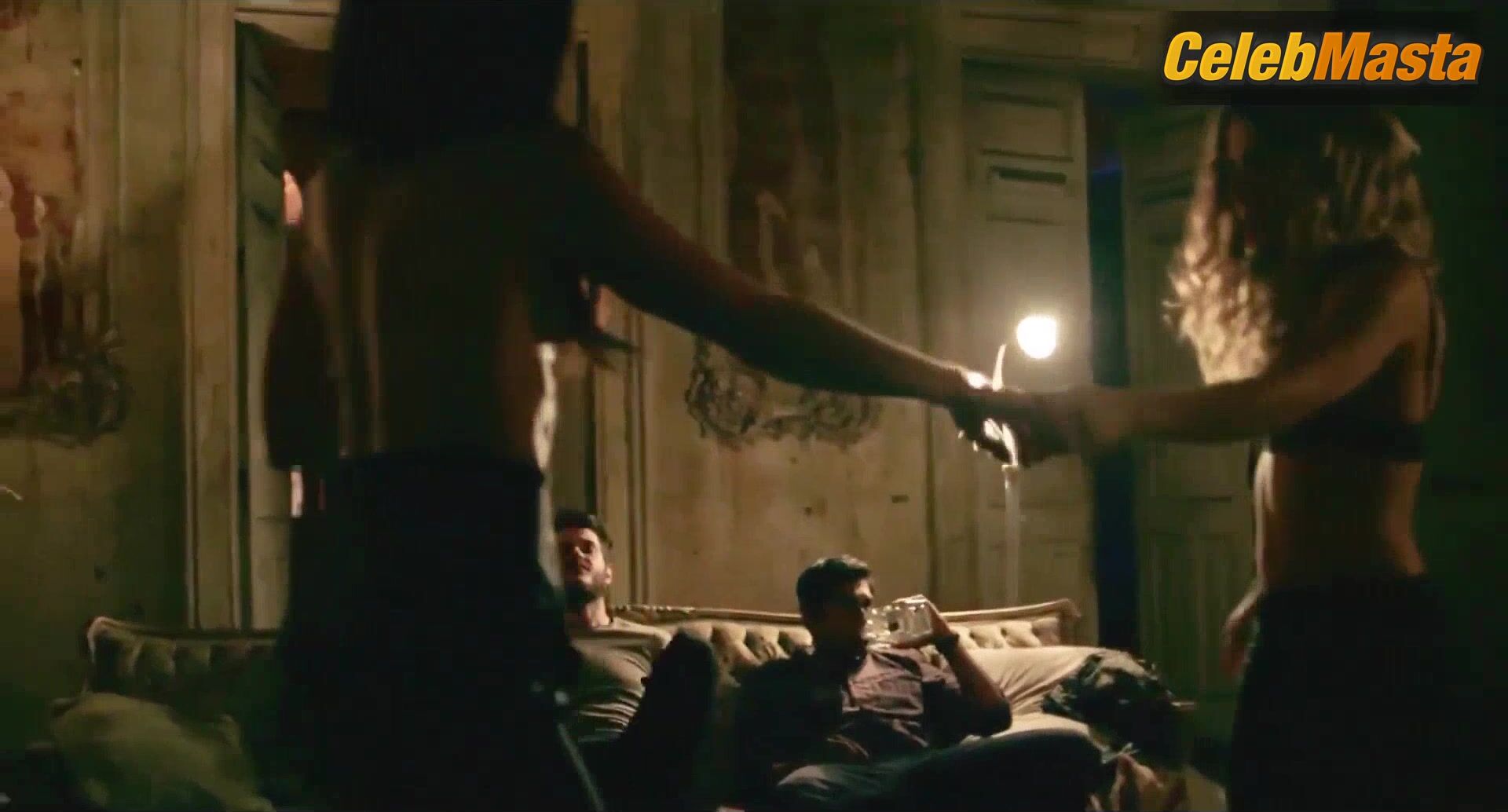 Paulina Davila Solana Azulay And Lesbian Scene From Aqui En - Photo 1 of 5 photo 2