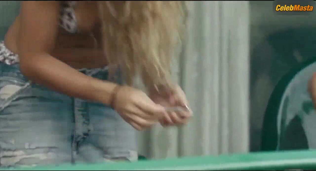 Paulina Davila ’s Tits, Swimsuit Scene In Rezeta - Photo 1 of 5 photo 2