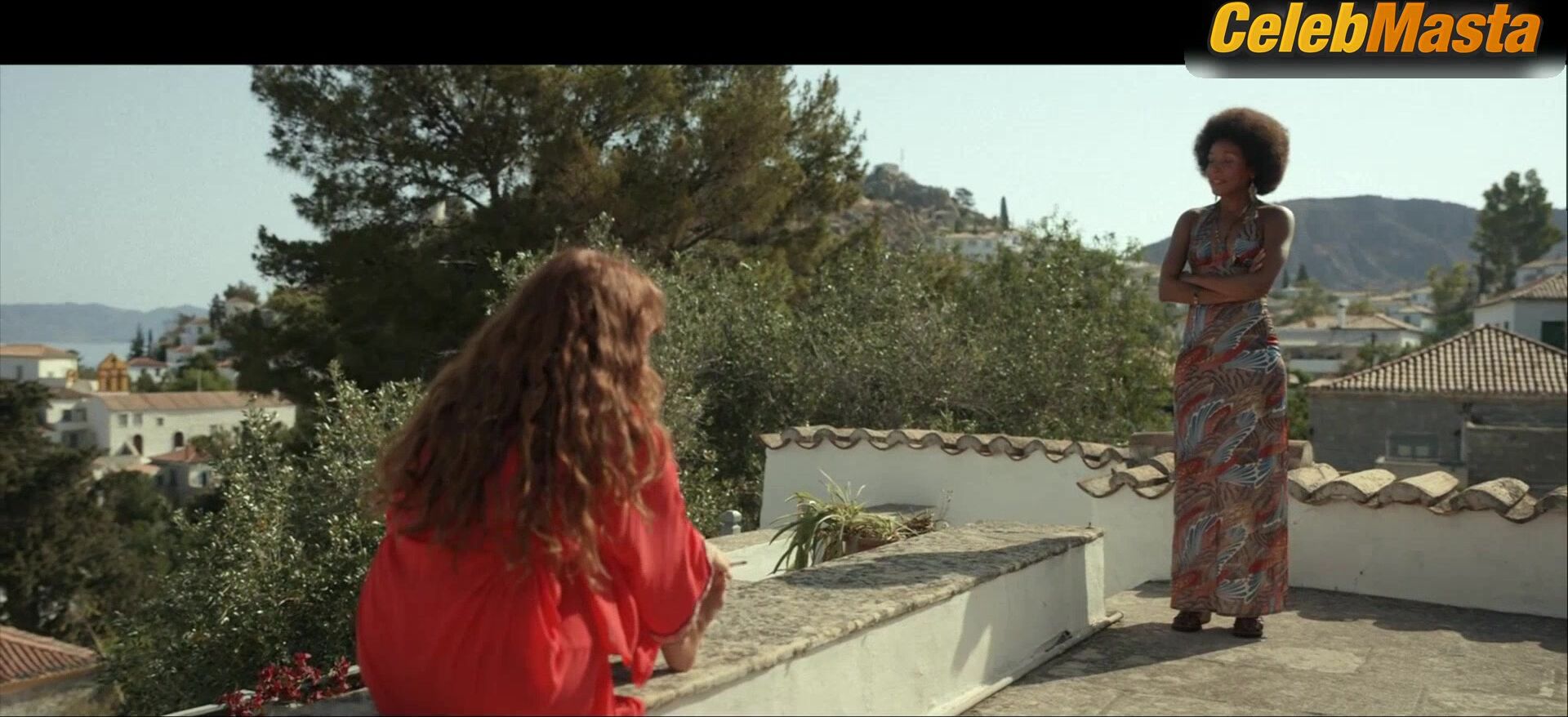 Riley Keough Reveals Hot Scene In Daisy Jones & The - Photo 1 of 5